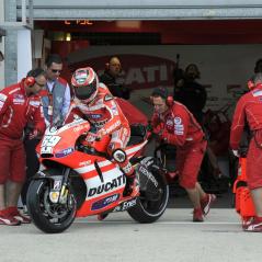 Headed out of the Le Mans garage for more laps. - Photo: Milagro/Ducati