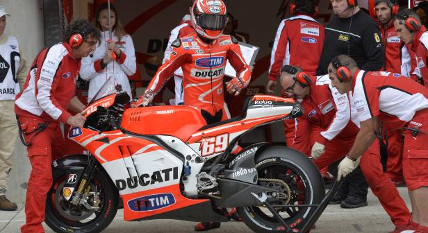 Front row for Dovizioso at Le Mans with third-quickest time, Hayden tenth