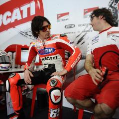 Nicky and crew chief Juan Martinez compare notes on Day 1. - Photo: Ducati/Milagro