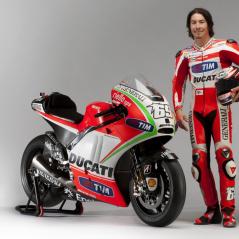 Nicky's leathers match the new bike perfectly. - Photo: Ducati