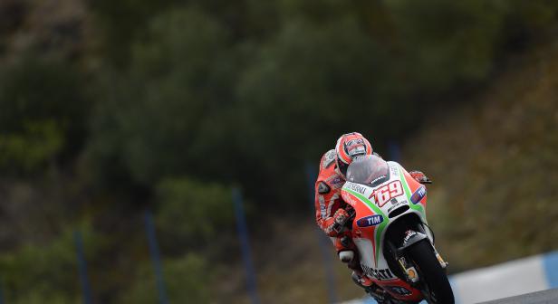 Top time for Nicky Hayden at Jerez on weather-affected day two 