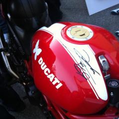 A lucky female fan left with at Nicky autograph on her Monster's fuel tank. - Photo: Dainese