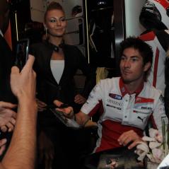 Hayden signing autographs at the Ducati Caffè grand opening in Dubai. - Photo: Ducati
