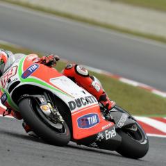 In the race at Circuit de Catalunya, Nicky experienced numbness in his right hand and had trouble feeling the throttle and front-brake lever. - Photo: Ducati