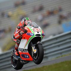 Nicky's gap to the front was just over one tenth, the smallest it had been all season in the dry. - Photo: Ducati