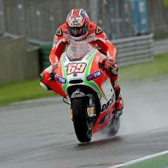 Though the standing water made things challenging during parts of qualifying, the rain stopped toward the end of the session. - Photo: Ducati
