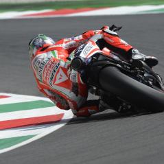 Nicky and his crew weren't able to make a big step with the hard tire in the afternoon, though he did manage the third-best time after he mounted a soft. - Photo: Ducati