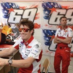 Nicky almost always has a smile ready for the fans. - Photo: Ducati