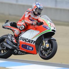 The final free practice session took place in foggy conditions, prompting Nicky to run a clear visor. - Photo: Ducati