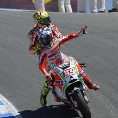 After Rossi crashed out at the top of the Corkscrew, Nicky gave him a ride back on his cool-down lap. - Photo: Ducati