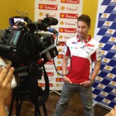 Nicky speaks with the Spanish press following the event. - Photo: CJ
