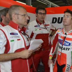 Nicky consults with Roberto Bonazzi and Juan Martinez. - Photo: Ducati